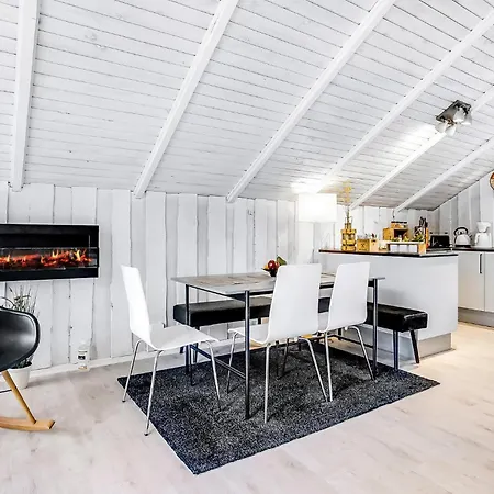 2 Bedroom In *