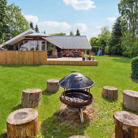 2 Bedroom In Holiday home *